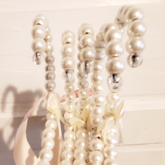 Faux Pearl clothes hangers with white bows, NWT by Concepts - Picture 7 of 8